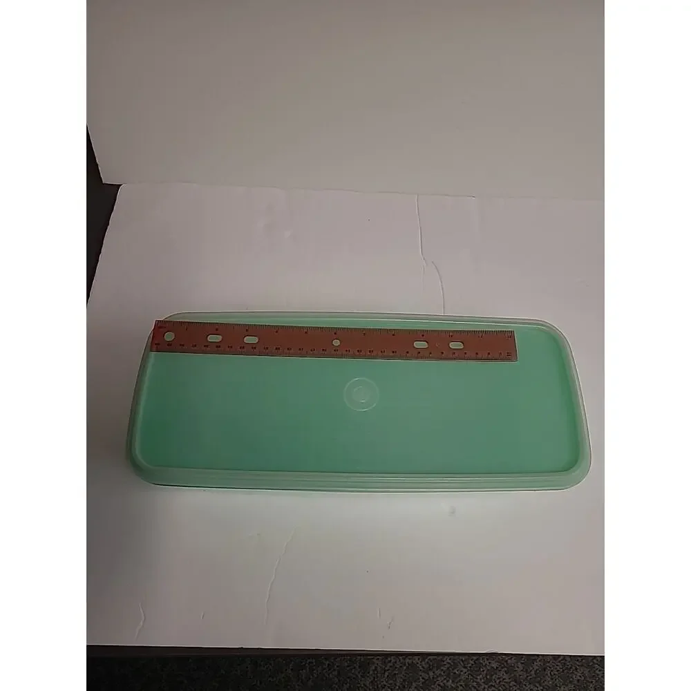 Tupperware Celery Vegetable Crisper Keeper - Vintage - Jadite Green USA w/Insert